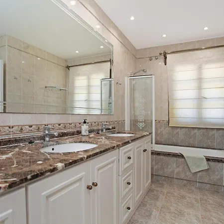 Africa - Large Delightful On 5000m2 With Private Pool Golf Views