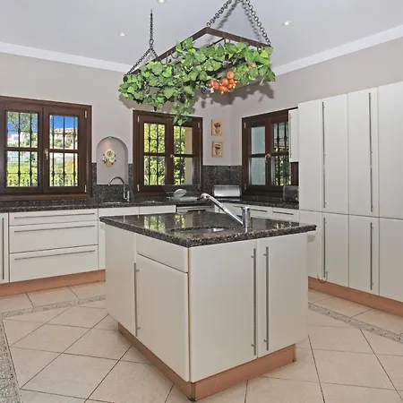 Africa - Large Delightful On 5000m2 With Private Pool Golf Views