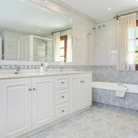 Africa - Large Delightful On 5000m2 With Private Pool Golf Views Villa *